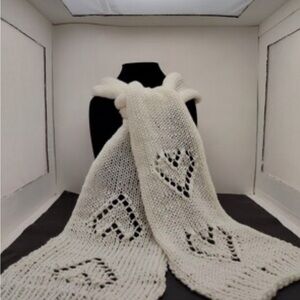 White knitted scarf